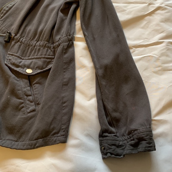 Small spring jacket. - Picture 4 of 6